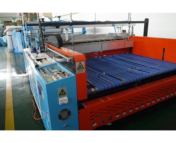 珍(zhēn)珠棉加工車(che)間