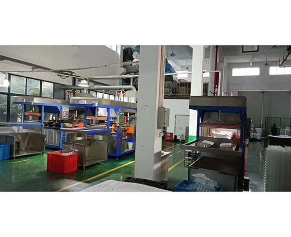 吸(xi)塑車間一角