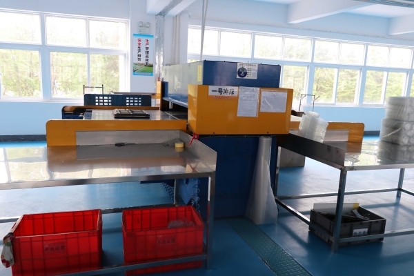 吸塑包(bao)裝生産車間