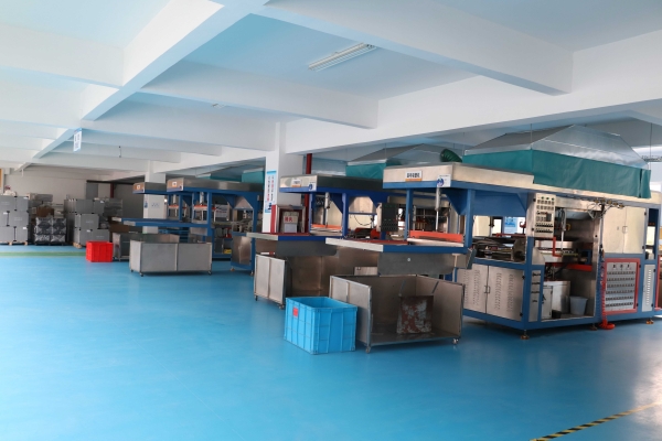 吸塑包(bao)裝生産車間