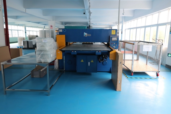 吸塑包(bao)裝生産車間