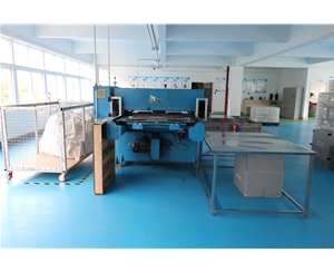 吸塑包(bāo)裝生産車間