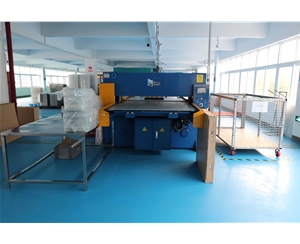 吸塑包裝生産(chan)車間