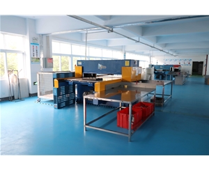 吸塑包(bao)裝生産車間